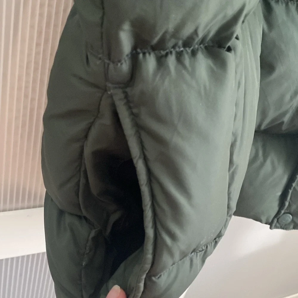 L.L. Bean Down Puffer Vest, XL, EUC - Picture 4 of 4